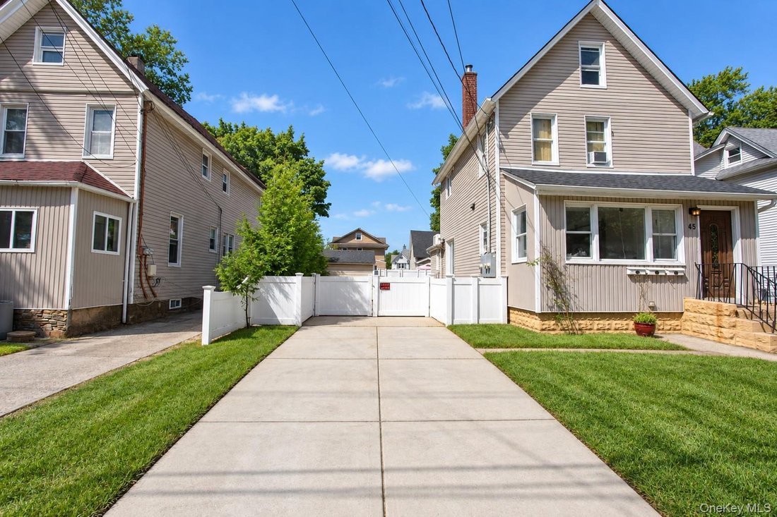 Lynbrook, New York, United States 3 - 18834565