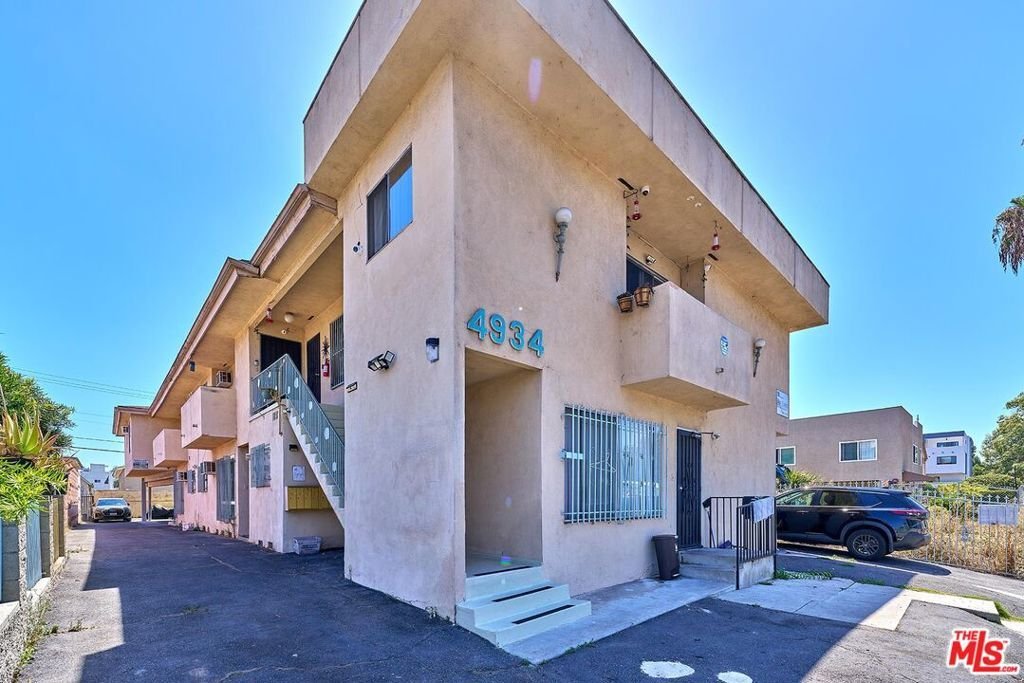 Los Angeles, California, United States 3 - 18832372