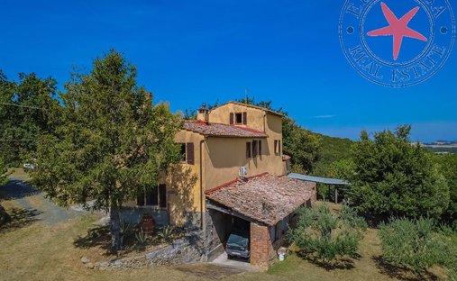 Casa di campagna a Volterra, Toscana, Italia 1