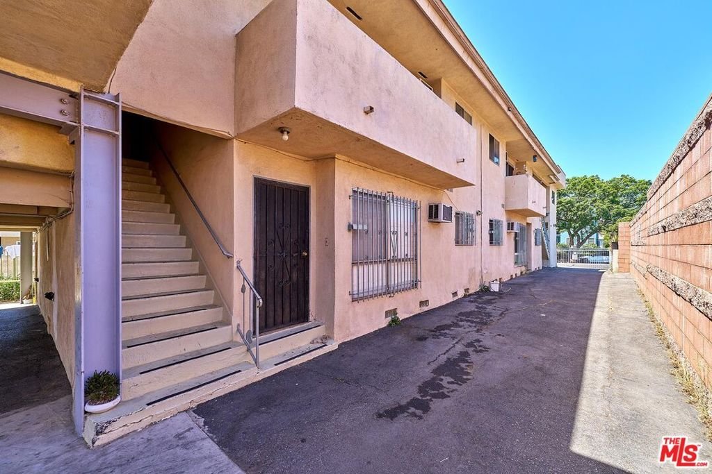 Los Angeles, California, United States 5 - 18832372