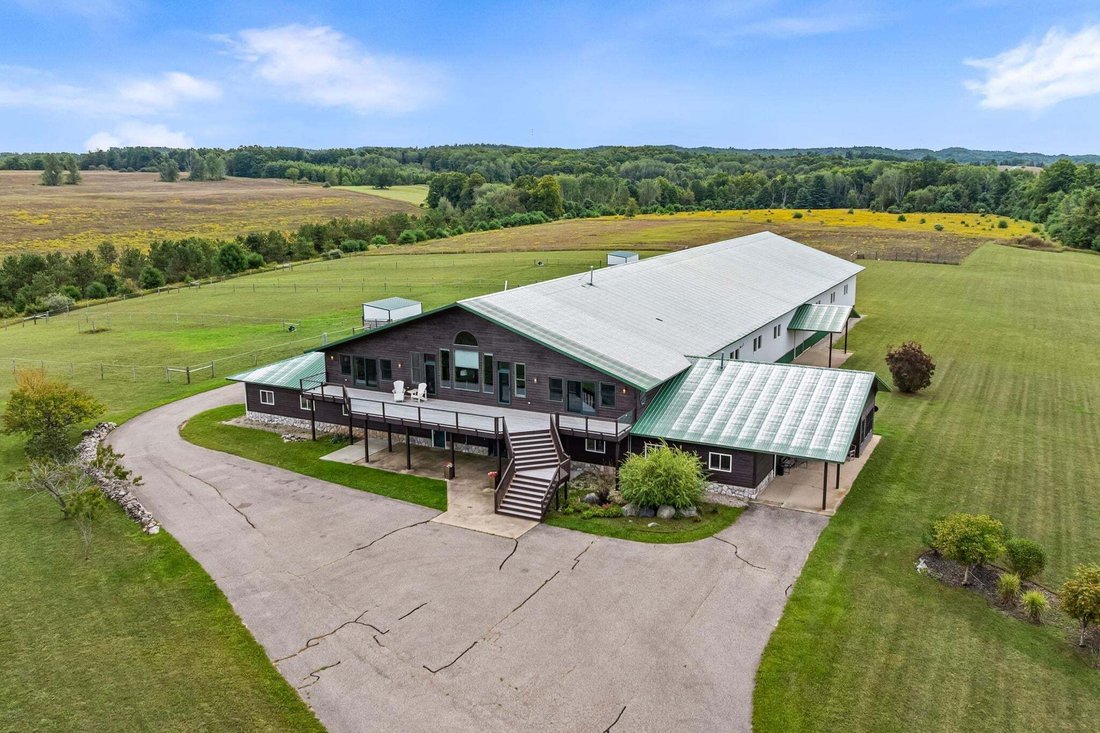 Casa a East Jordan, Michigan, Stati Uniti 2 - 18833073