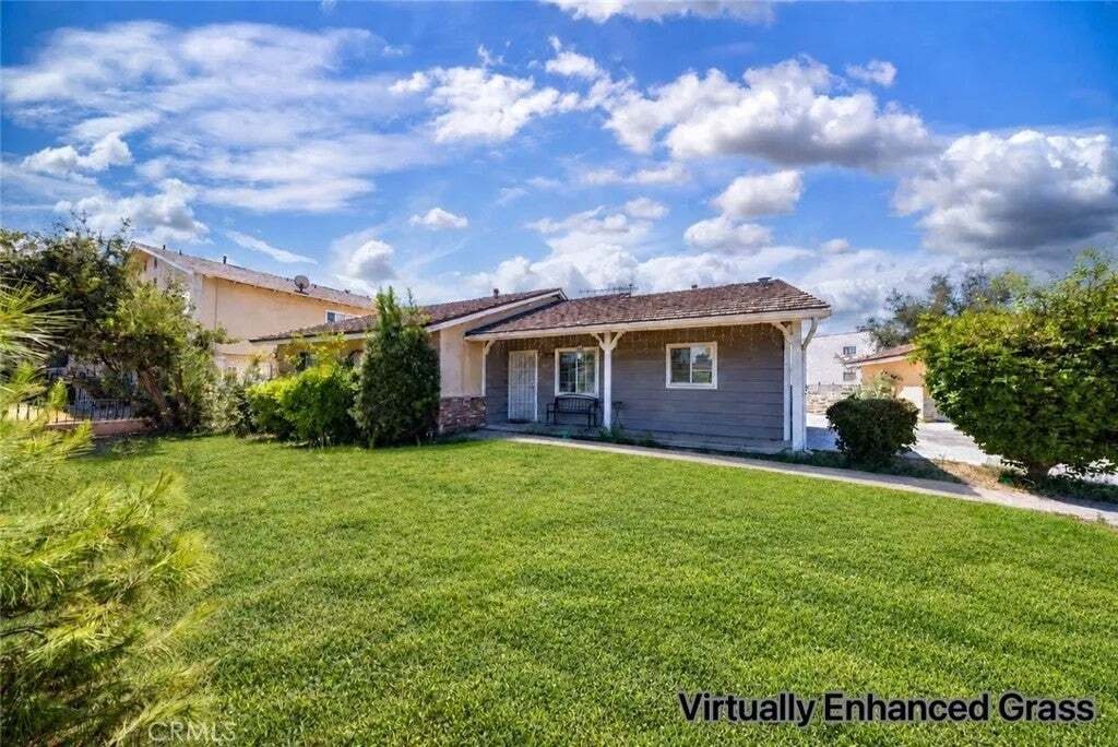 Covina, California, United States 1 - 18833339