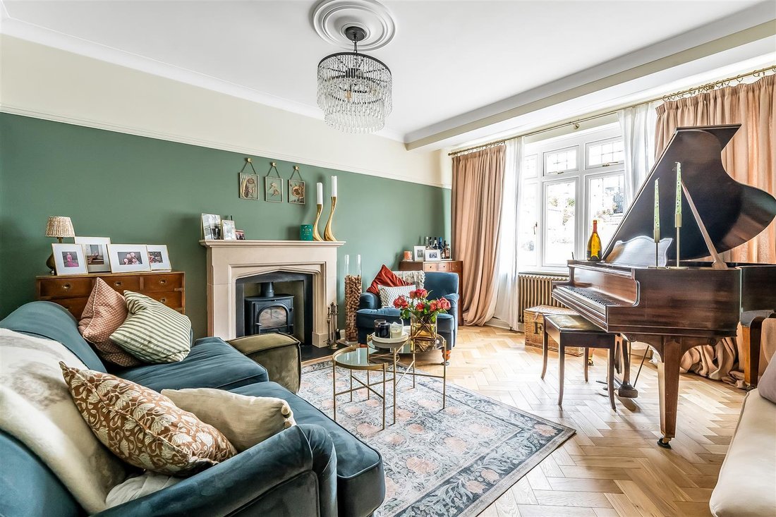 Haus in London Borough of Sutton, England 2 - 18832710