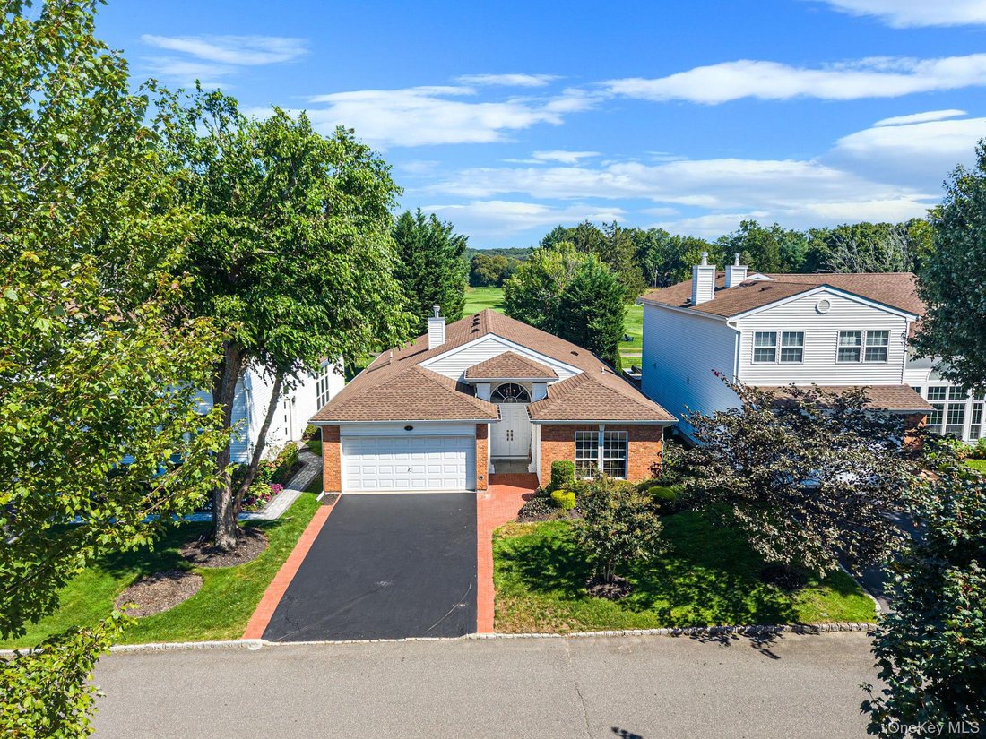 Condo in Commack, New York, United States 1 - 18834549