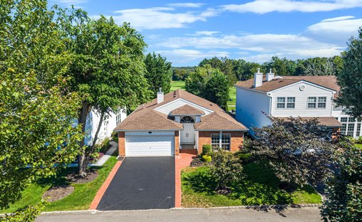 Condo in Commack, New York, United States 1