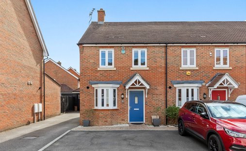 House in Broadbridge Heath, England 1