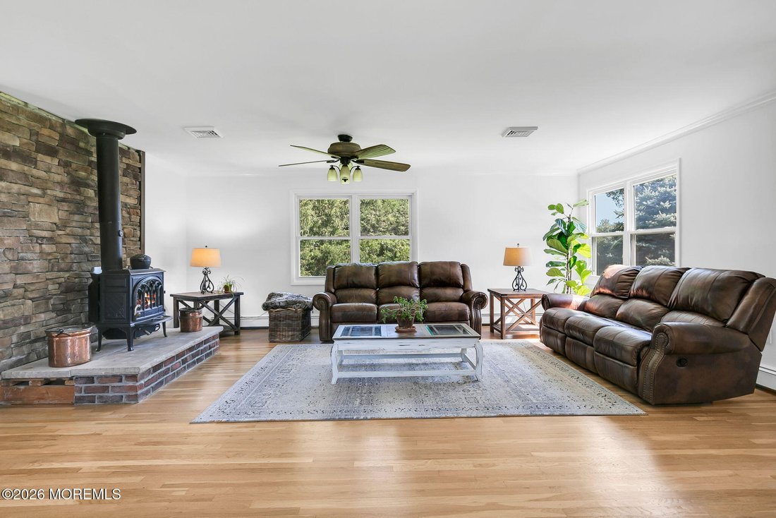 Colts Neck, New Jersey, United States 5 - 18830604