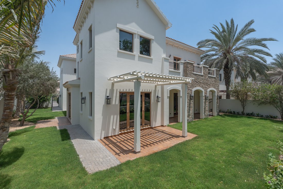 Villa en Jumeirah Golf Estates, Dubái, Emiratos Árabes Unidos 2 - 18831347