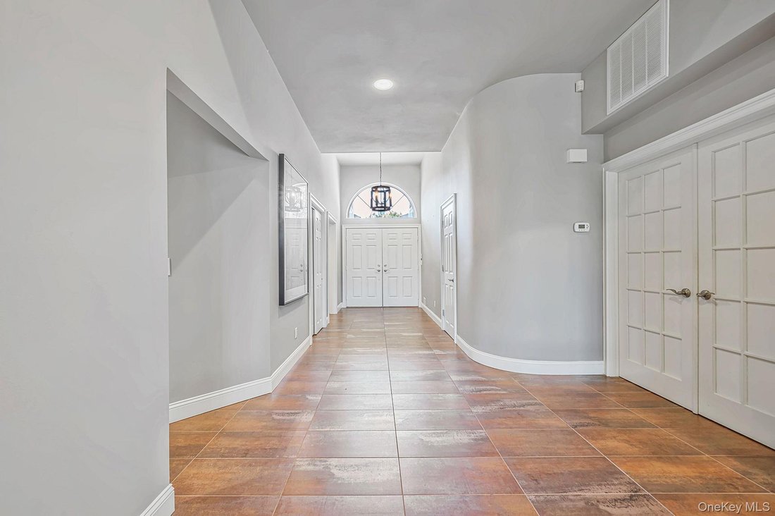 Condo in Commack, New York, United States 5 - 18834549
