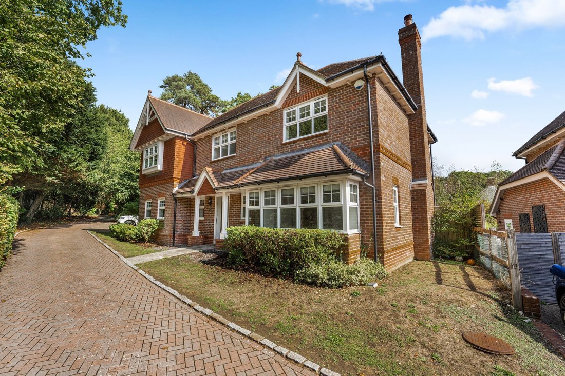 Haus in Haywards Heath, England 2 - 17779716