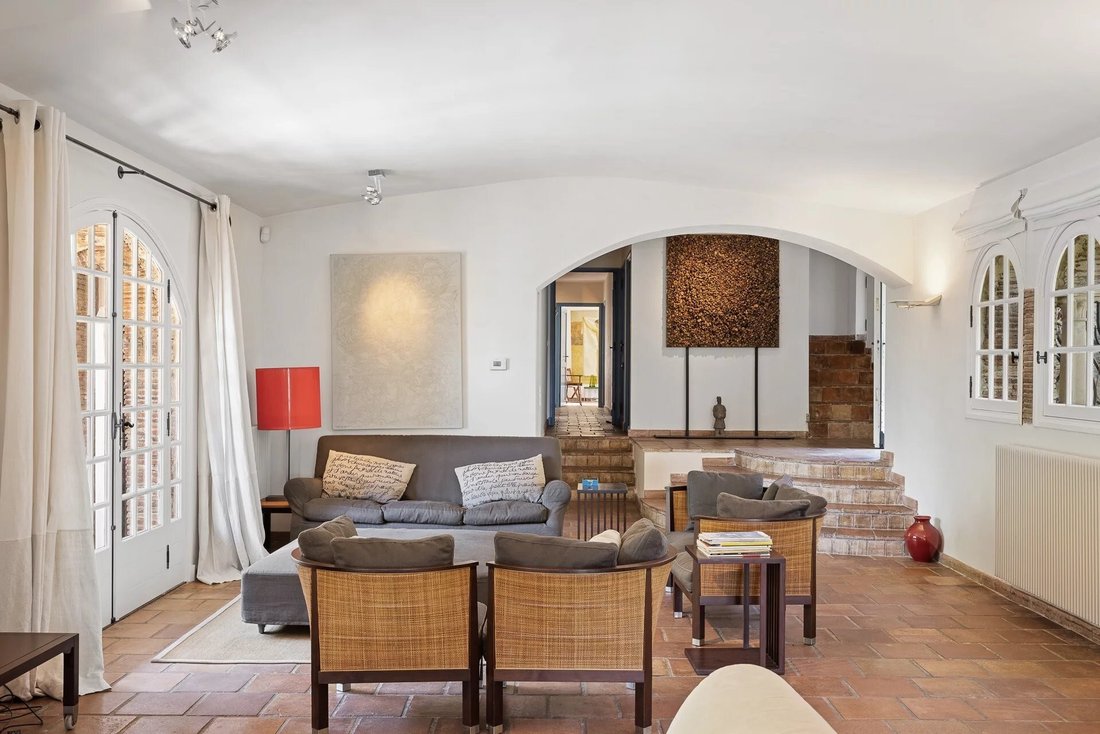 House in Les Indes les-Groulles, Mouans-Sartoux, France 2 - 18834599