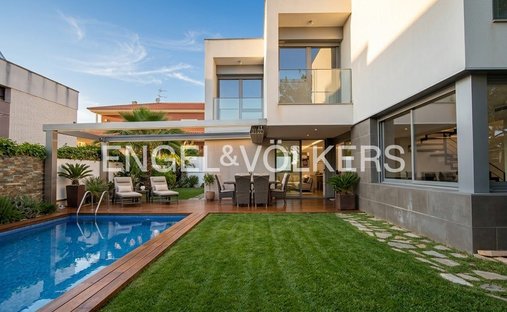 Villa in Vilanova i la Geltrú, Katalonien, Spanien 1