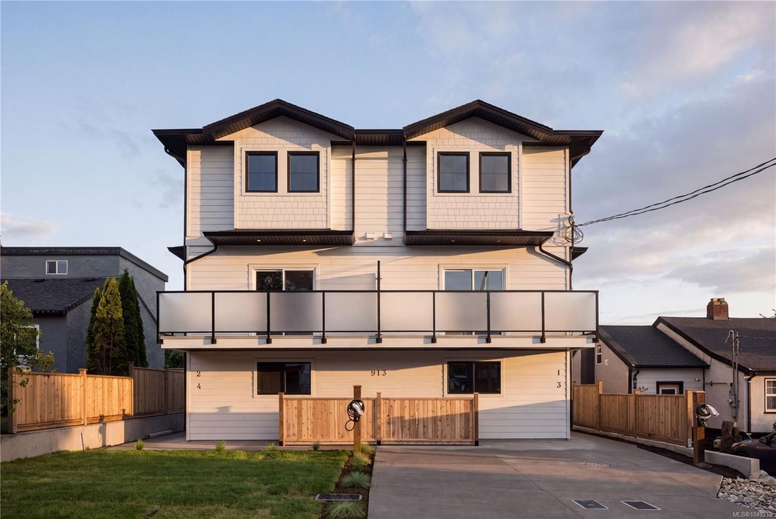 Townhouse en Saanich, Columbia Británica, Canadá 1 - 18834734