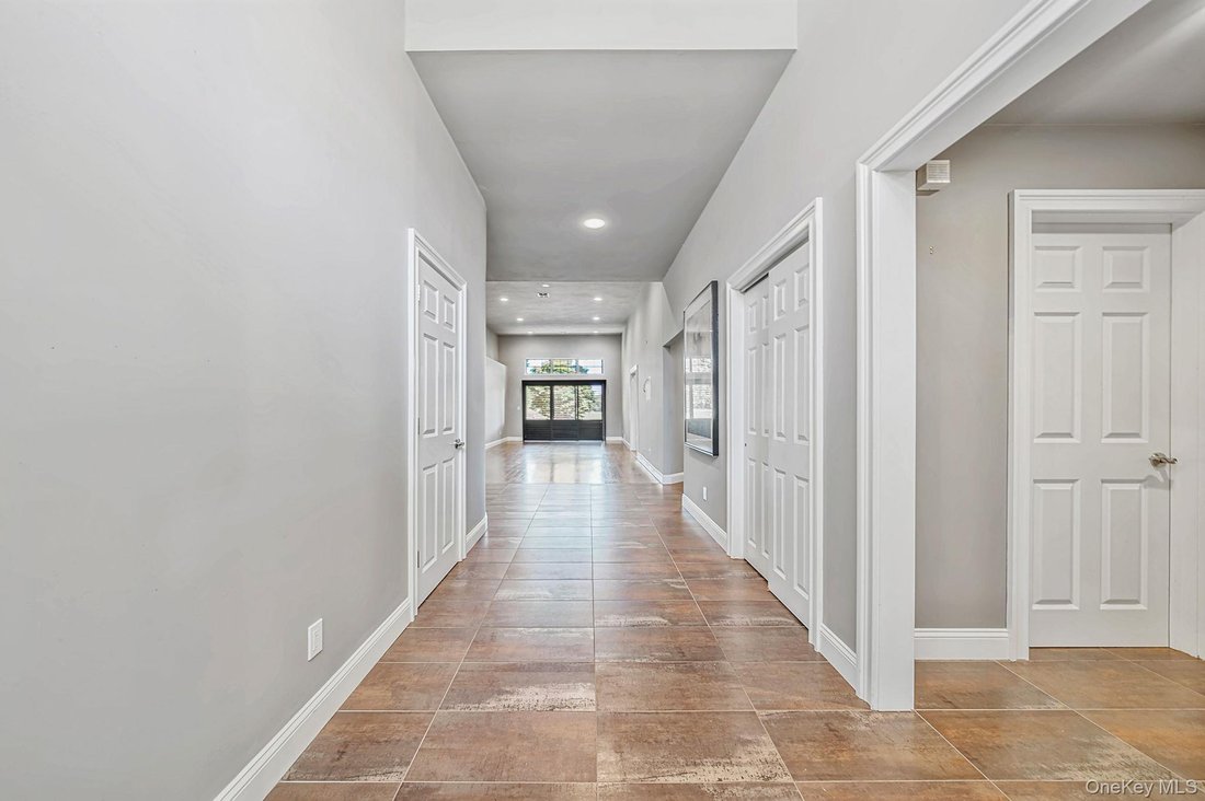 Condo in Commack, New York, United States 4 - 18834549