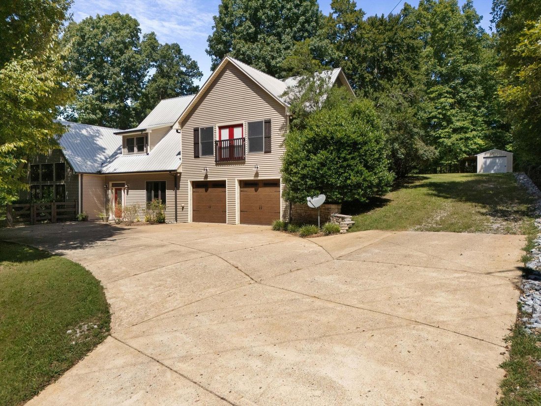 House in Hohenwald, Tennessee, United States 1 - 18833436
