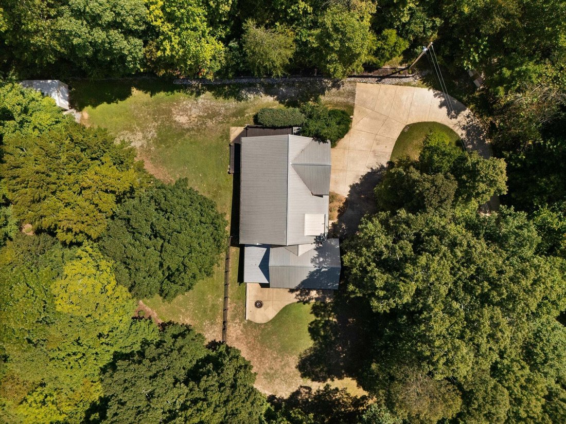 House in Hohenwald, Tennessee, United States 3 - 18833436