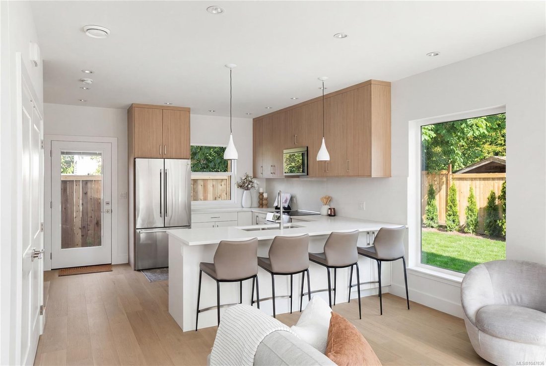 Townhouse in Oak Bay, British Columbia, Canada 2 - 18834758