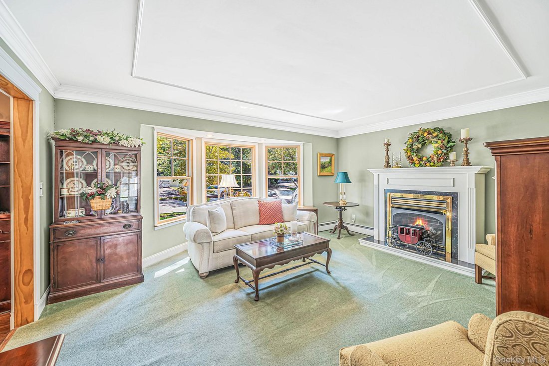 House in Port Jefferson Station, New York, United States 5 - 18830586