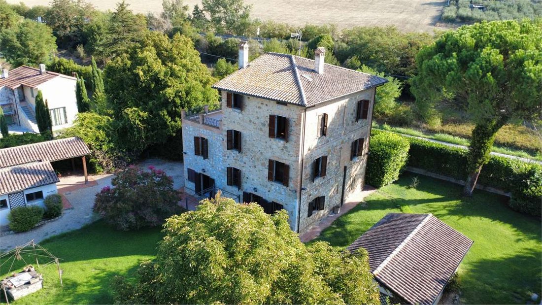 Estate in Todi, Umbria, Italy 5 - 18834146