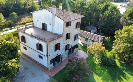 Estate in Todi, Umbria, Italy 1