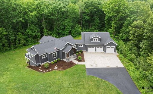 House in Comstock Park, Michigan, United States 1
