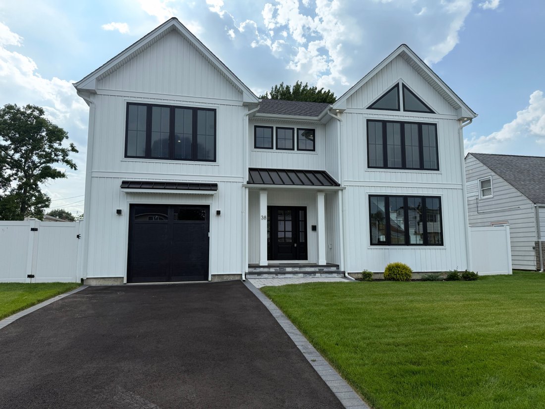 House in Levittown, New York, United States 1 - 18607587
