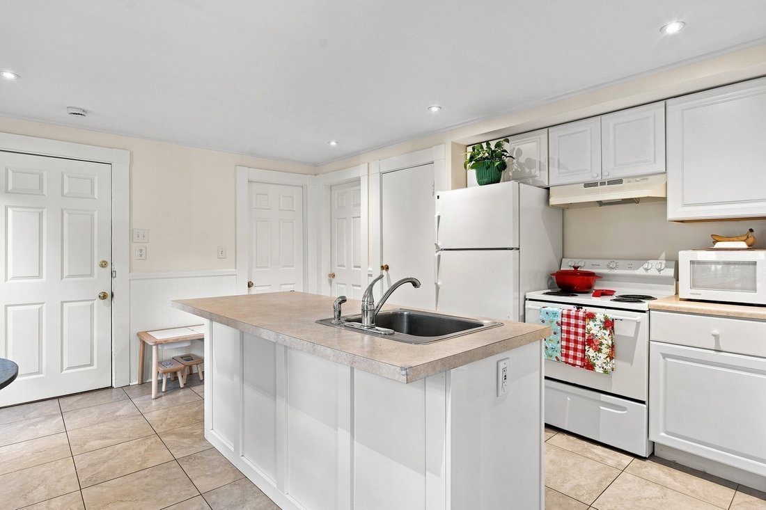 House in Lynn, Massachusetts, United States 4 - 18830596