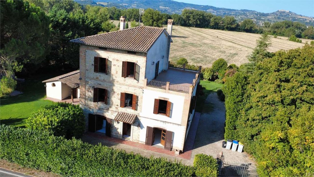 Estate in Todi, Umbria, Italy 2 - 18834146