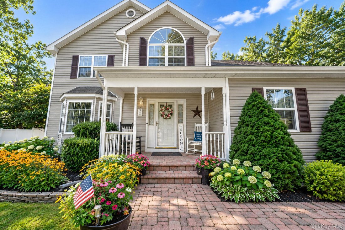 House in Yaphank, New York, United States 2 - 18831877