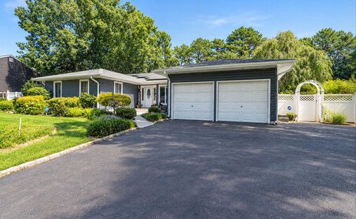 House in Port Jefferson Station, New York, United States 1