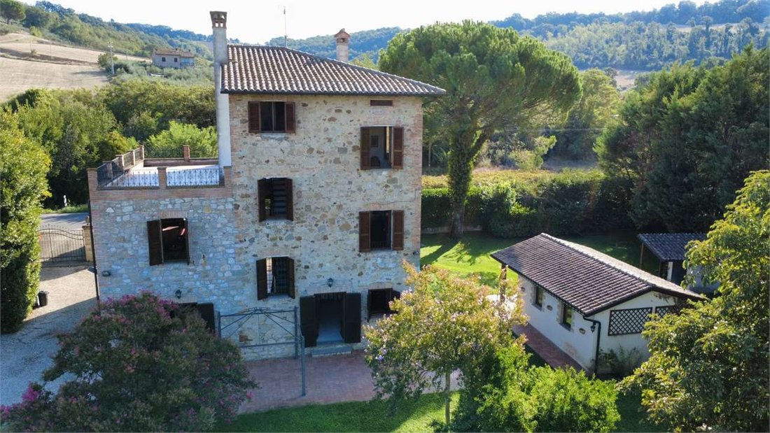 Estate in Todi, Umbria, Italy 3 - 18834146