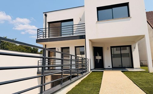 House in Basses Roches, Conflans-Sainte-Honorine, France 1