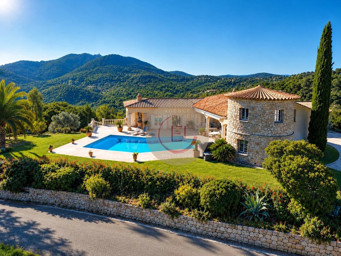 Estate in Les Adrets-de-l'Estérel, Provence-Alpes-Côte d'Azur, France 1 - 16480489