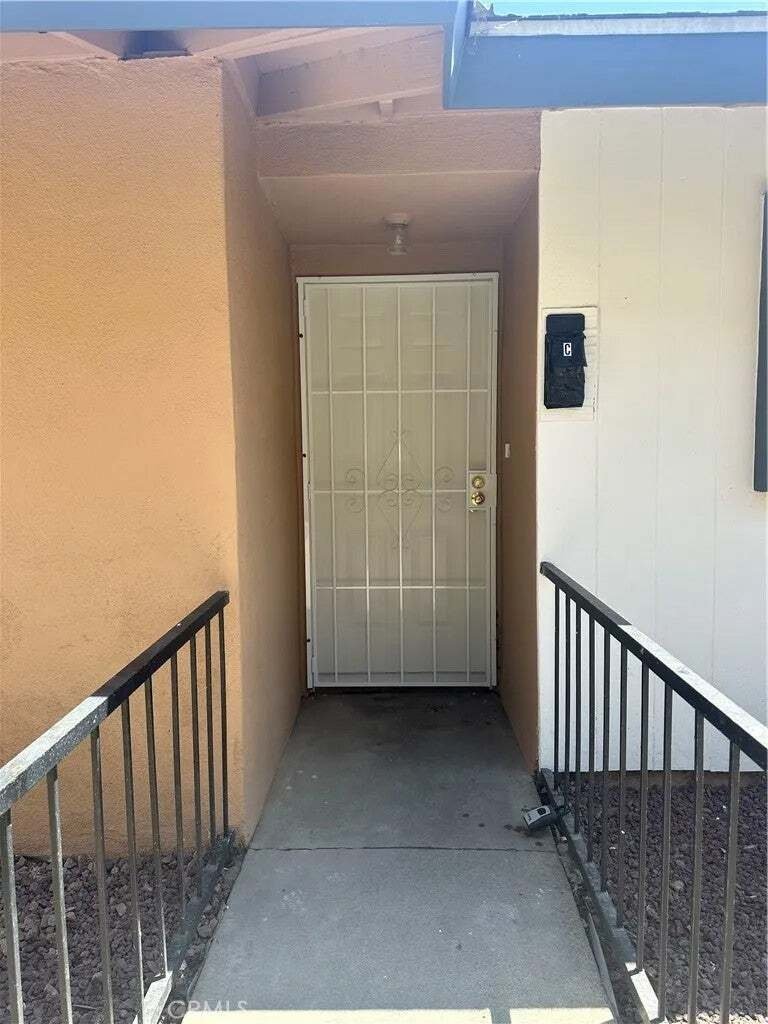 Santa Ana, California, United States 2 - 18499216