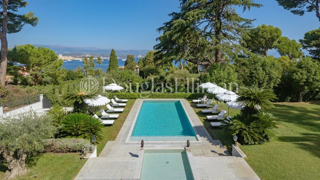 Villa in Antibes, Provence-Alpes-Côte d'Azur, France 4 - 16898446