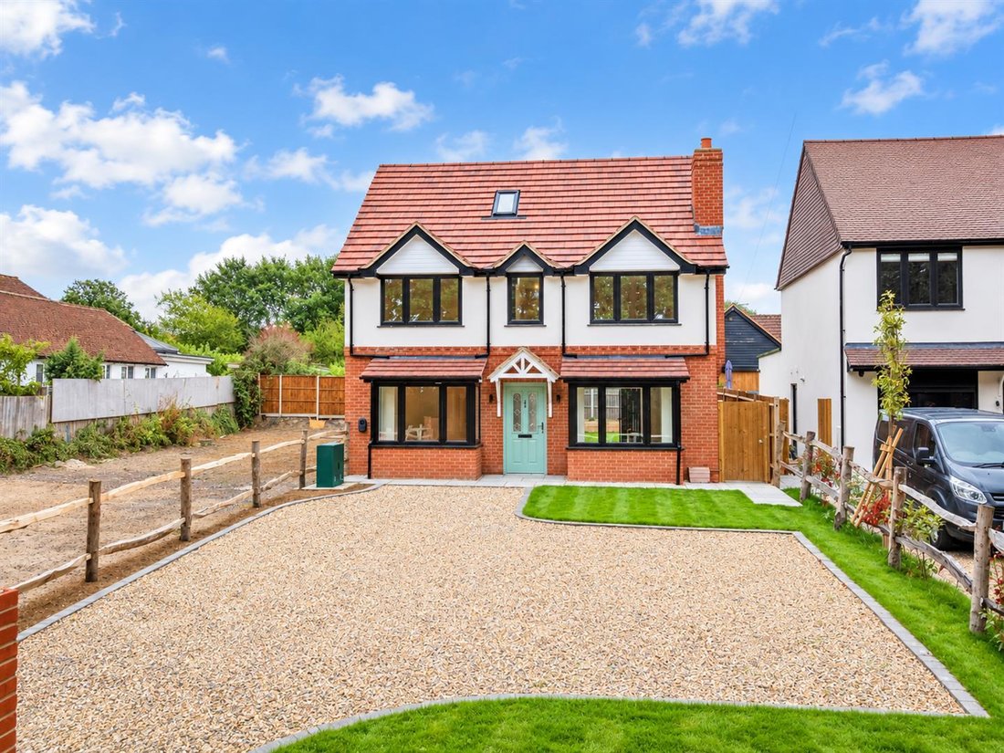 House in Bisley, Surrey Heath, England 1 - 18832748