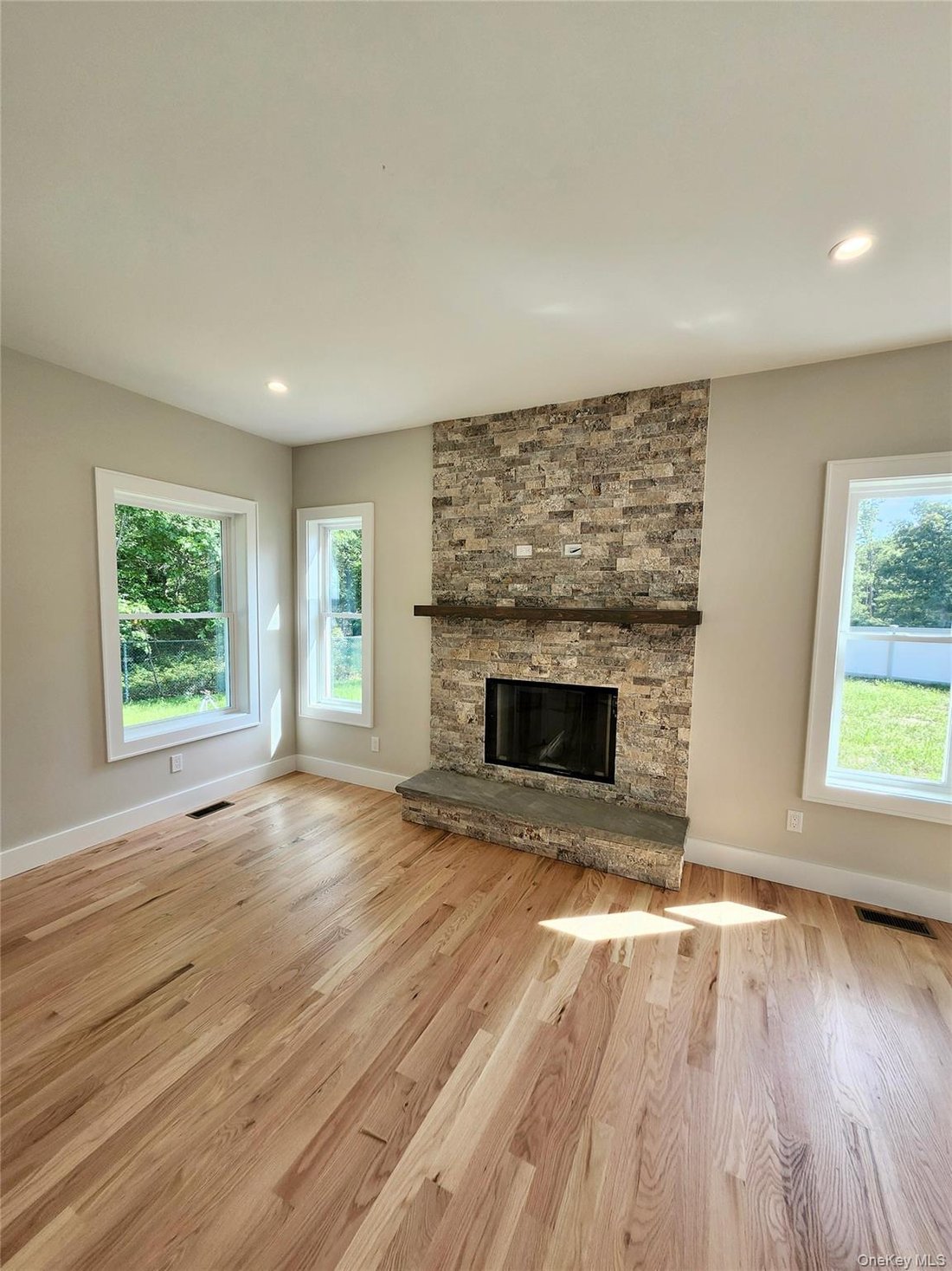 House in Yaphank, New York, United States 4 - 18832834