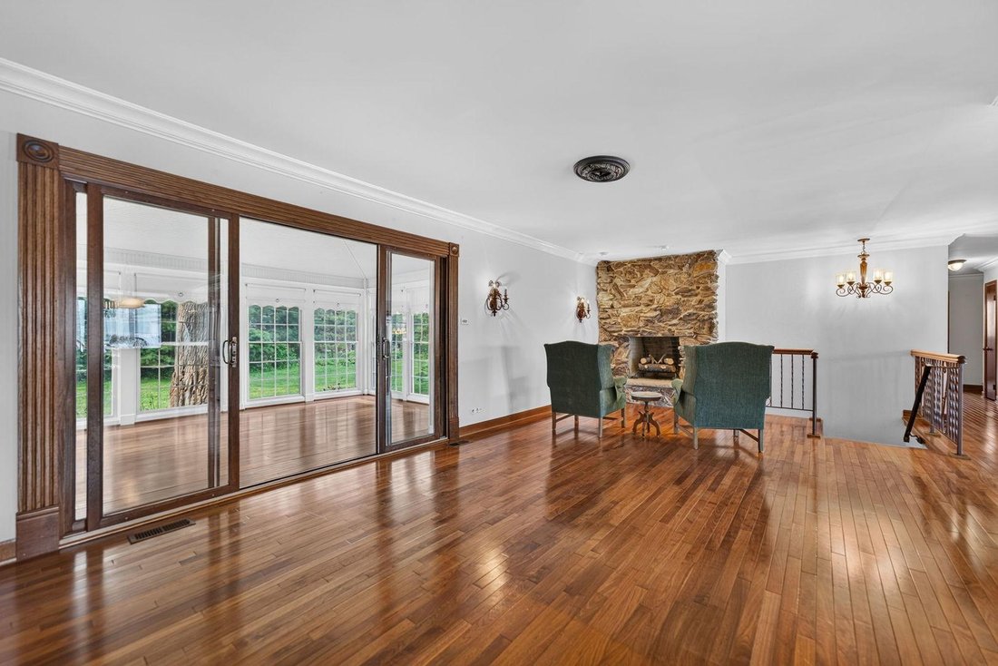 House in Roselle, Illinois, United States 3 - 18834416