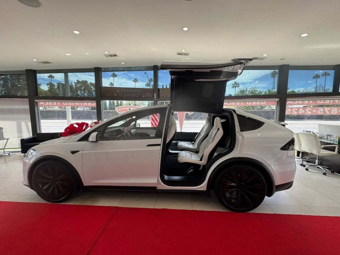 Suv in Newport Beach, CA, United States 5 - 18802652