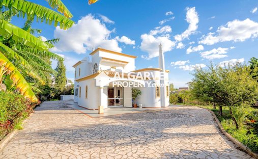 Villa in Quarteira, Algarve, Portugal 1