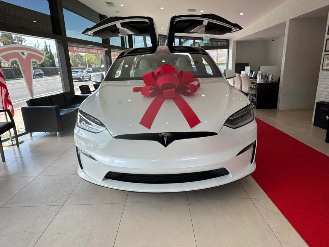 Suv in Newport Beach, CA, United States 2 - 18802652