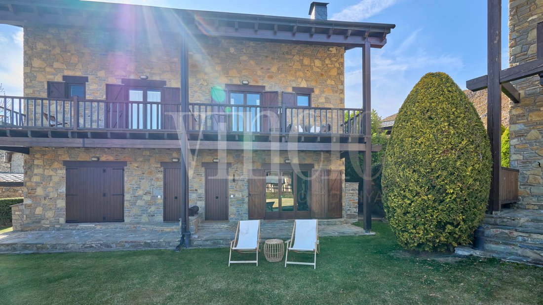Townhouse in Isovol, Catalonia, Spain 1 - 18830854