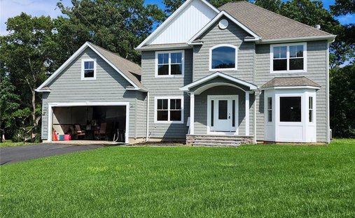 House in Yaphank, New York, United States 1