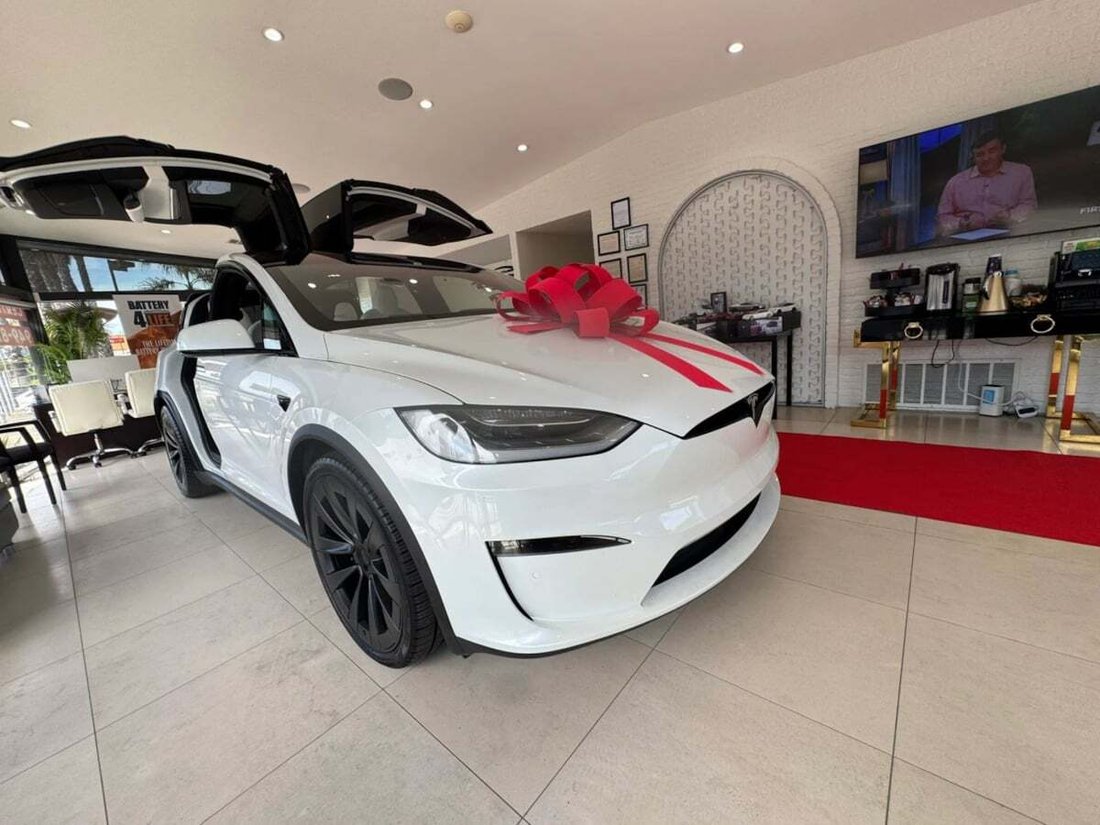Suv in Newport Beach, CA, United States 3 - 18802652