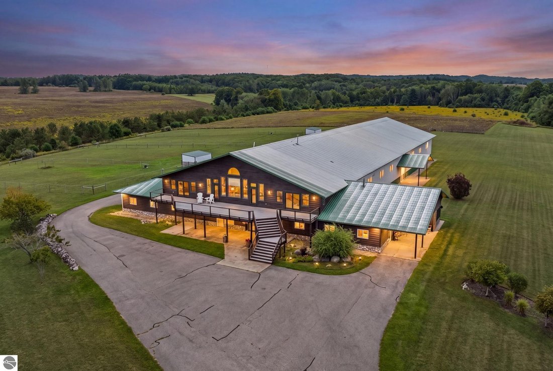 Maison à East Jordan, Michigan, États-Unis 1 - 18832096