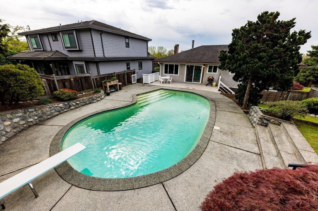House in Burnaby, British Columbia, Canada 3 - 18835983