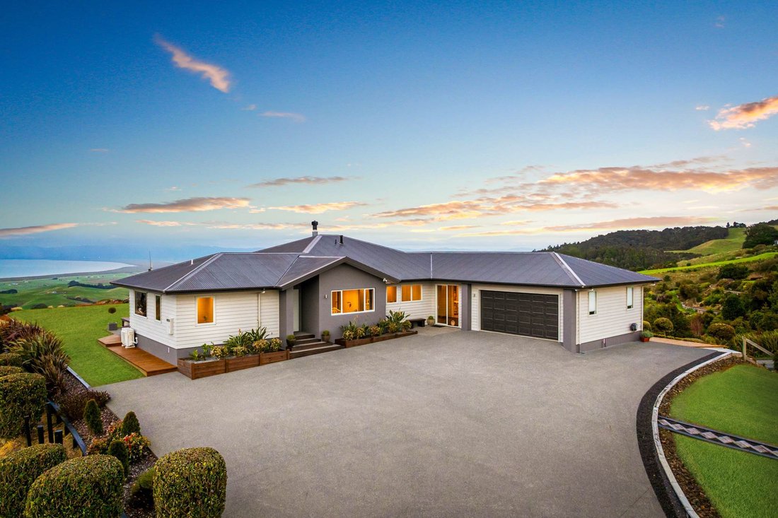 House in Pūkorokoro / Miranda, Waikato, New Zealand 1 - 18835972