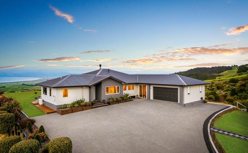 House in Pūkorokoro / Miranda, Waikato, New Zealand 1