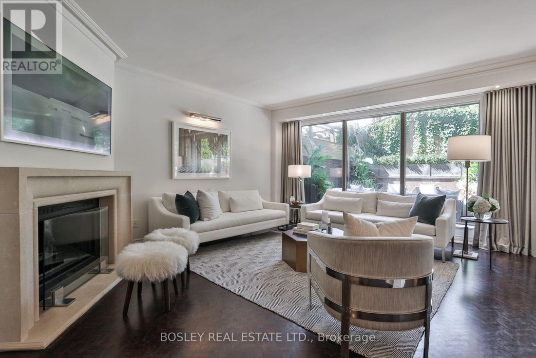 Condo in Toronto, Ontario, Canada 1 - 18835843