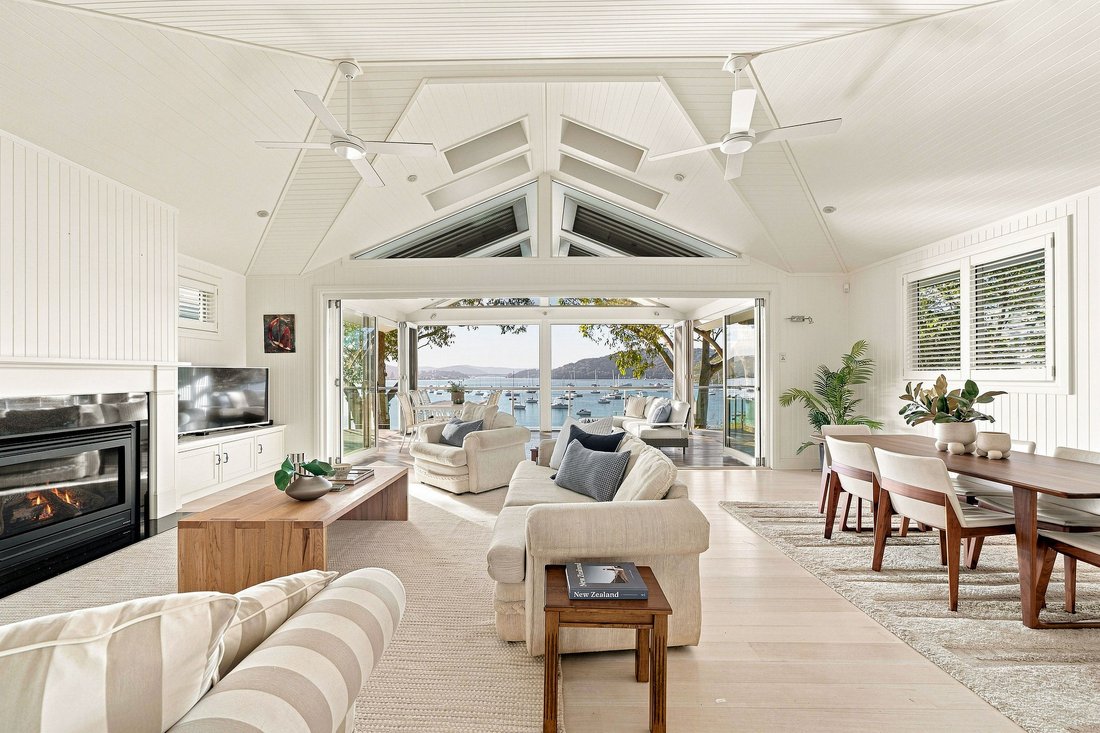 House in Hardys Bay, New South Wales, Australia 1 - 18835954